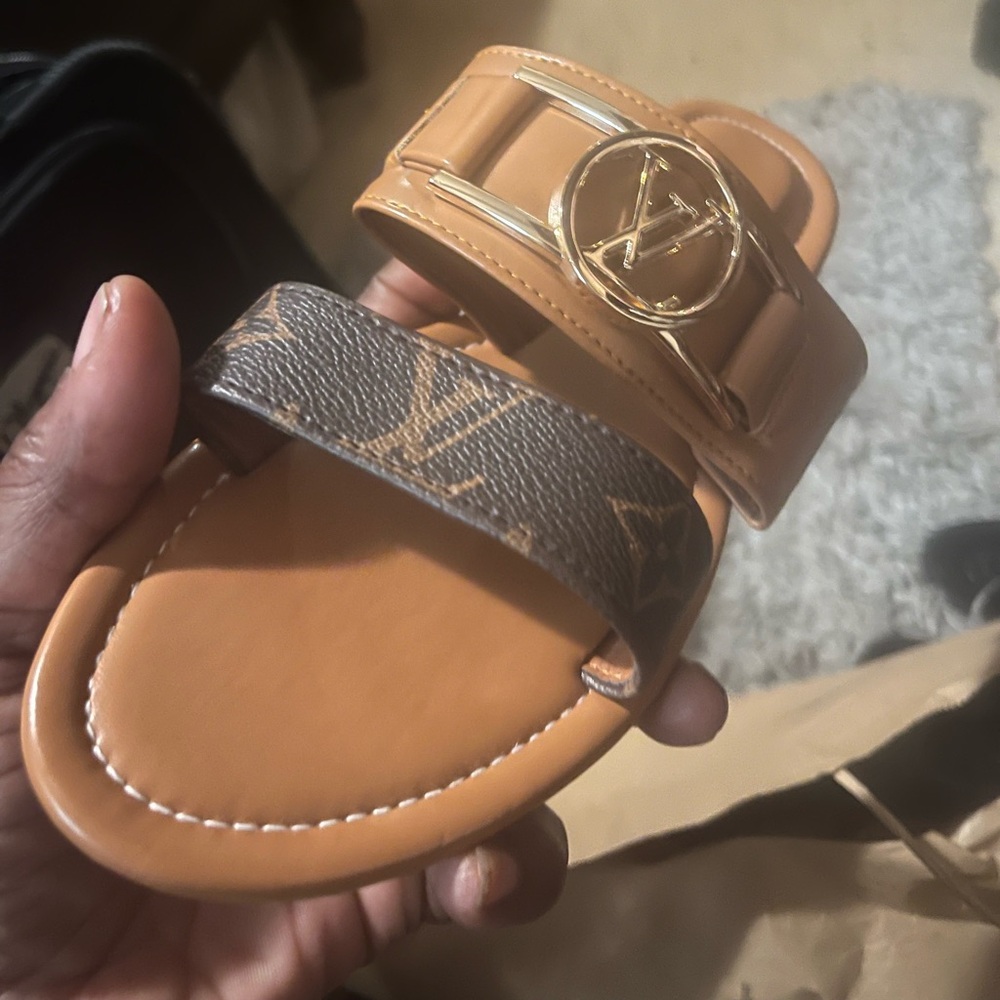 Great quality of shoe  . You will love them like I did but they are gorgeous